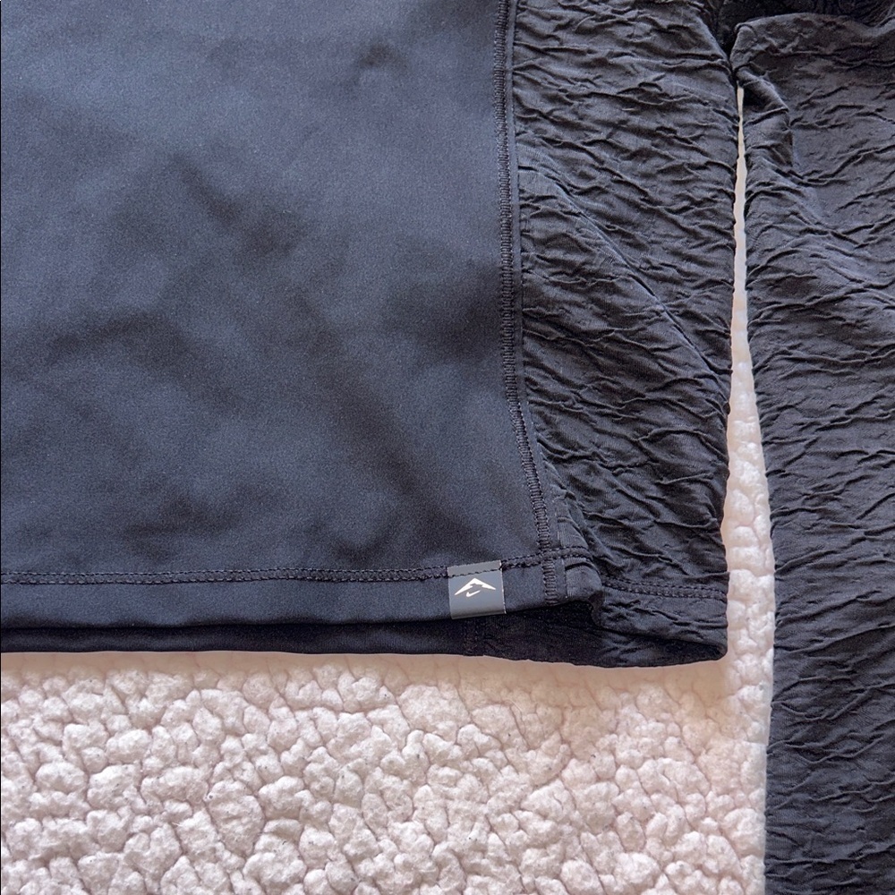 Nike Black Long-Sleeve Crop Trail Tee - Picture 5 of 15